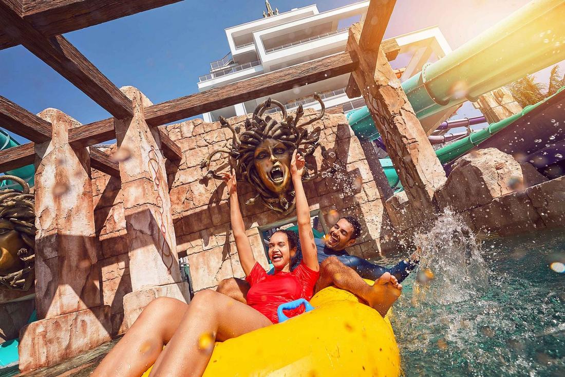 Couple riding Medusa's Lair at Aquaventure World